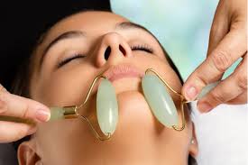 Jade Roller for Face - Improves Skin Tone and Blood Circulation - Skin Care Face Roller Reduces Under-Eye Puffiness and Dark Circles